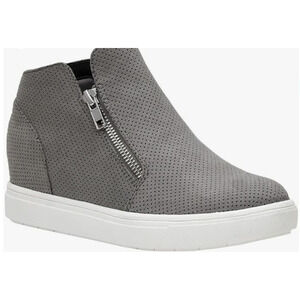 : CUSHIONAIRE Women's Hart Hidden Wedge Sneaker, Size 8.5